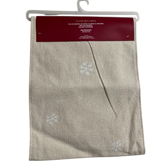 72 Inch Table Runner + 4 Placemat Set Red Truck Black Lab Dog Christmas - Picture 6 of 7